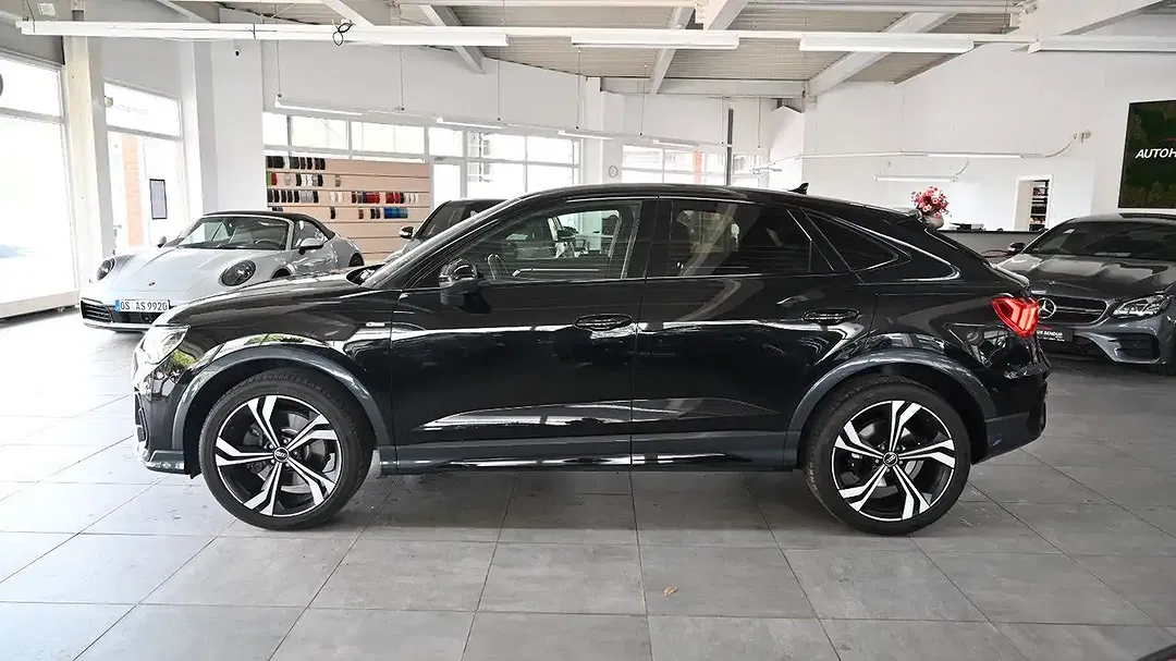 Audi Q3 - Thumbnail 3