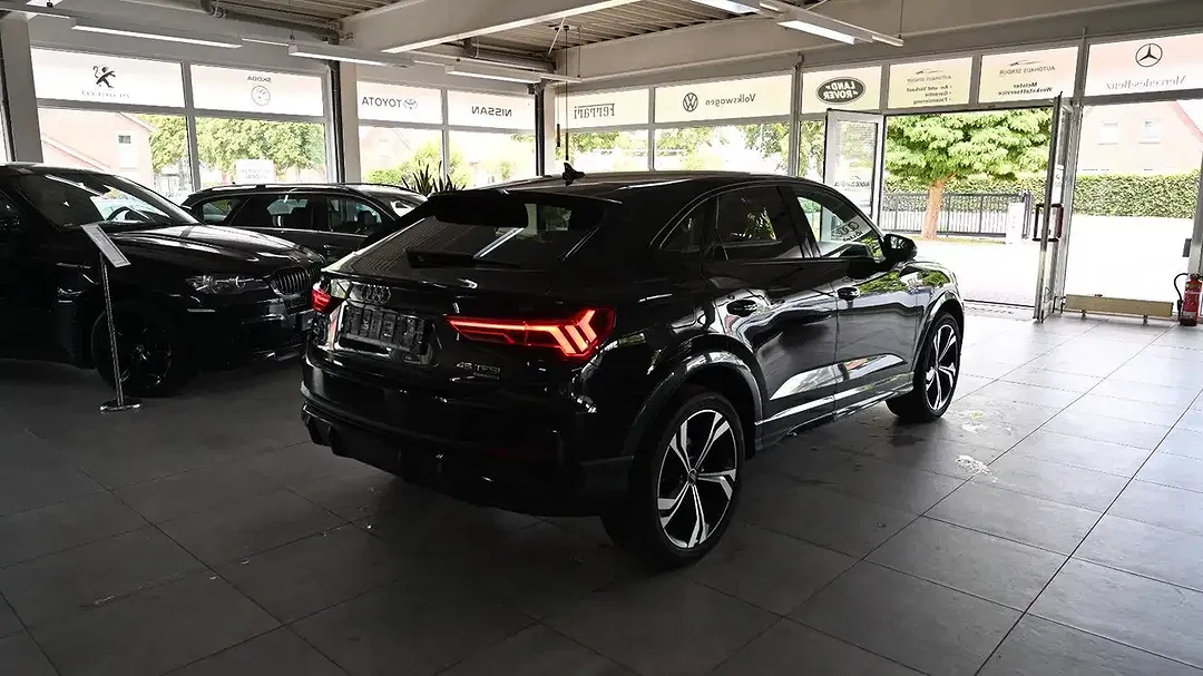 Audi Q3 - Thumbnail 7