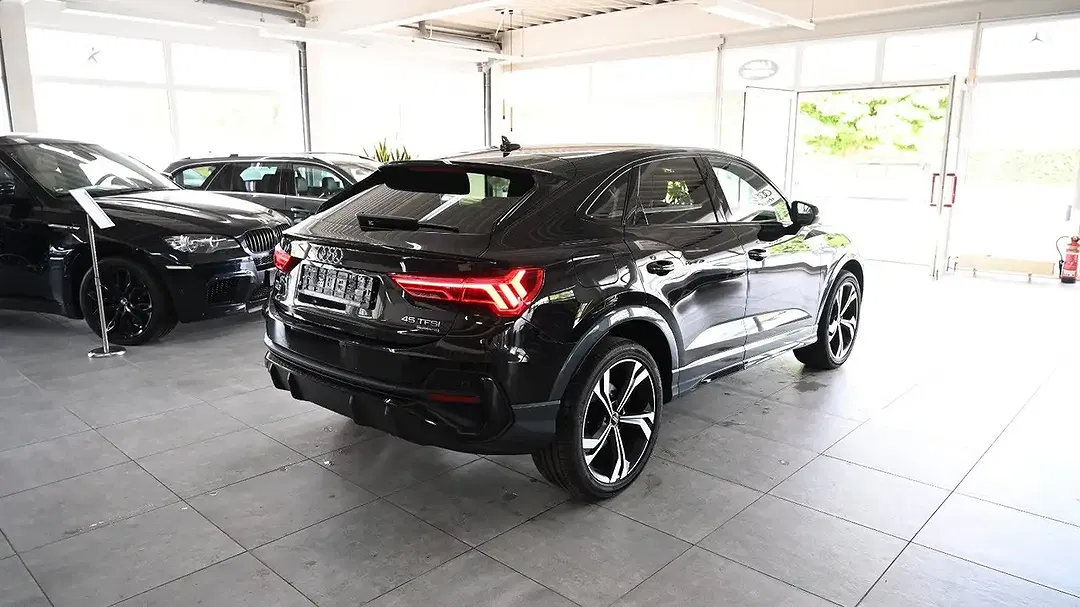 Audi Q3 - Thumbnail 8