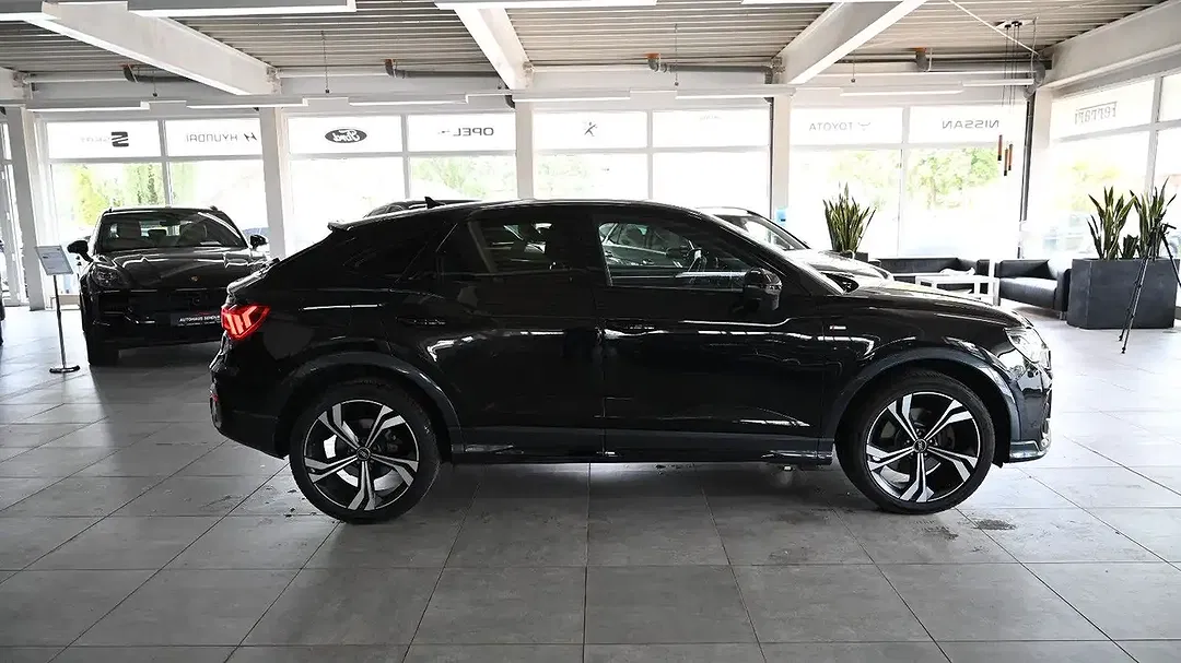 Audi Q3 - Thumbnail 9