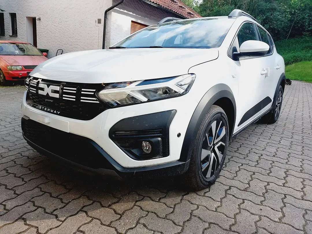 Dacia Sandero - Thumbnail 1