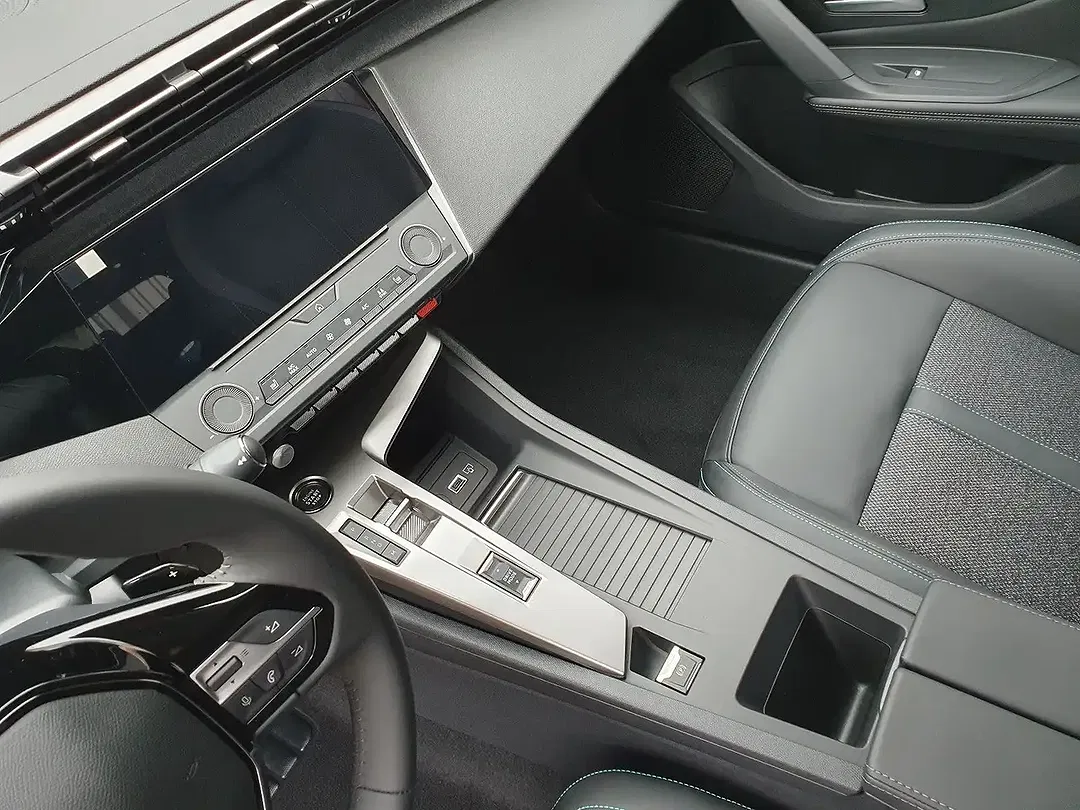 Peugeot 308 - Thumbnail 10
