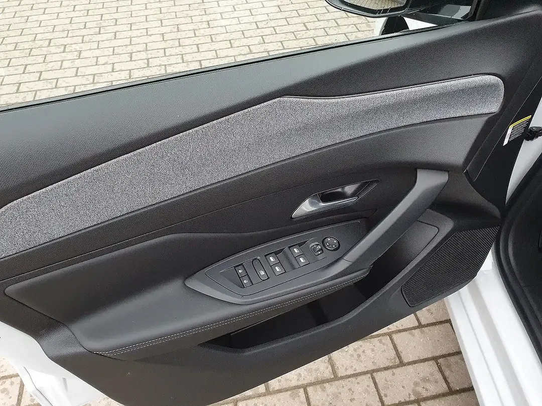 Peugeot 308 - Thumbnail 8