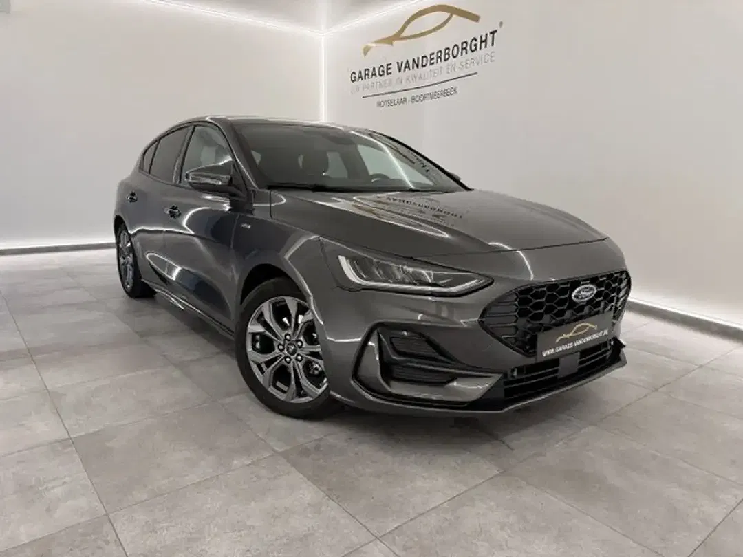 Ford Focus - Thumbnail 1