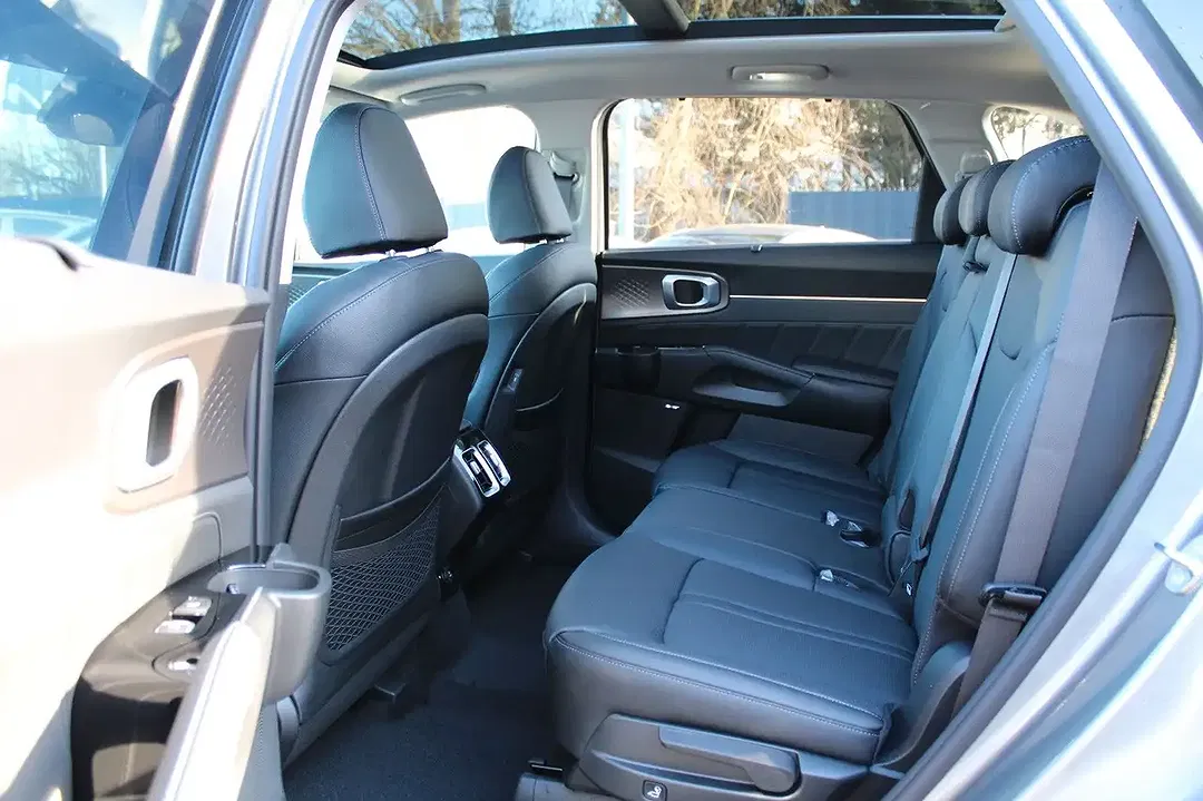 Kia Sorento - Thumbnail 9