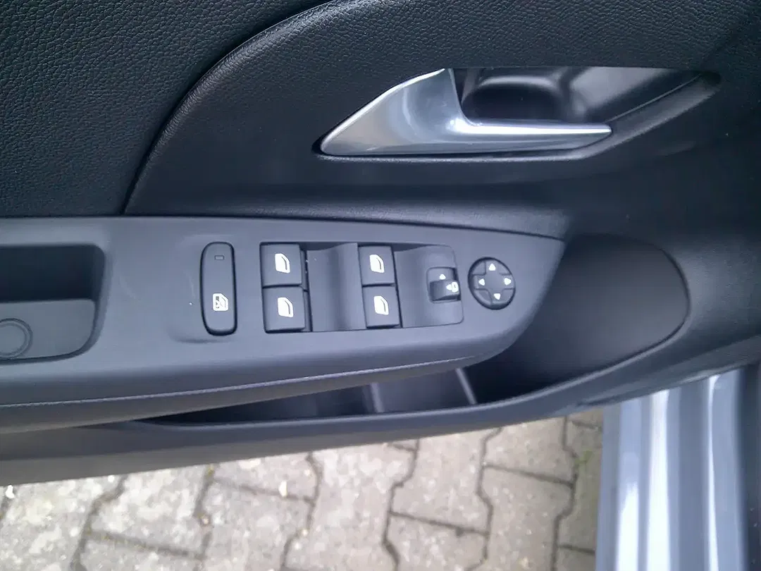 Opel Corsa - Thumbnail 11