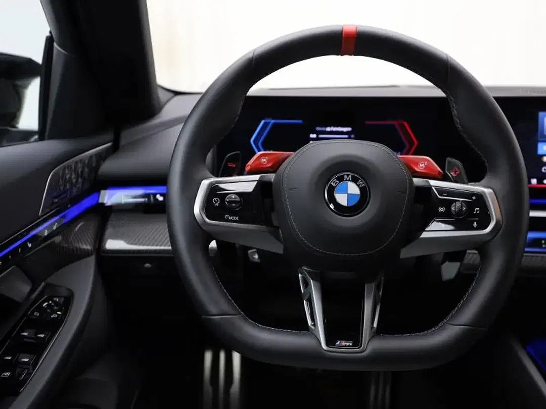 BMW M5 - Thumbnail 8