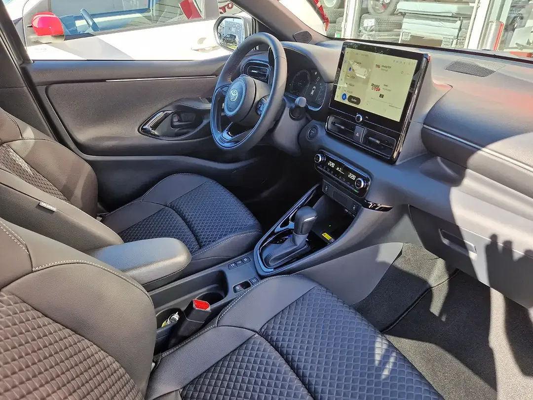 Toyota Yaris - Thumbnail 9