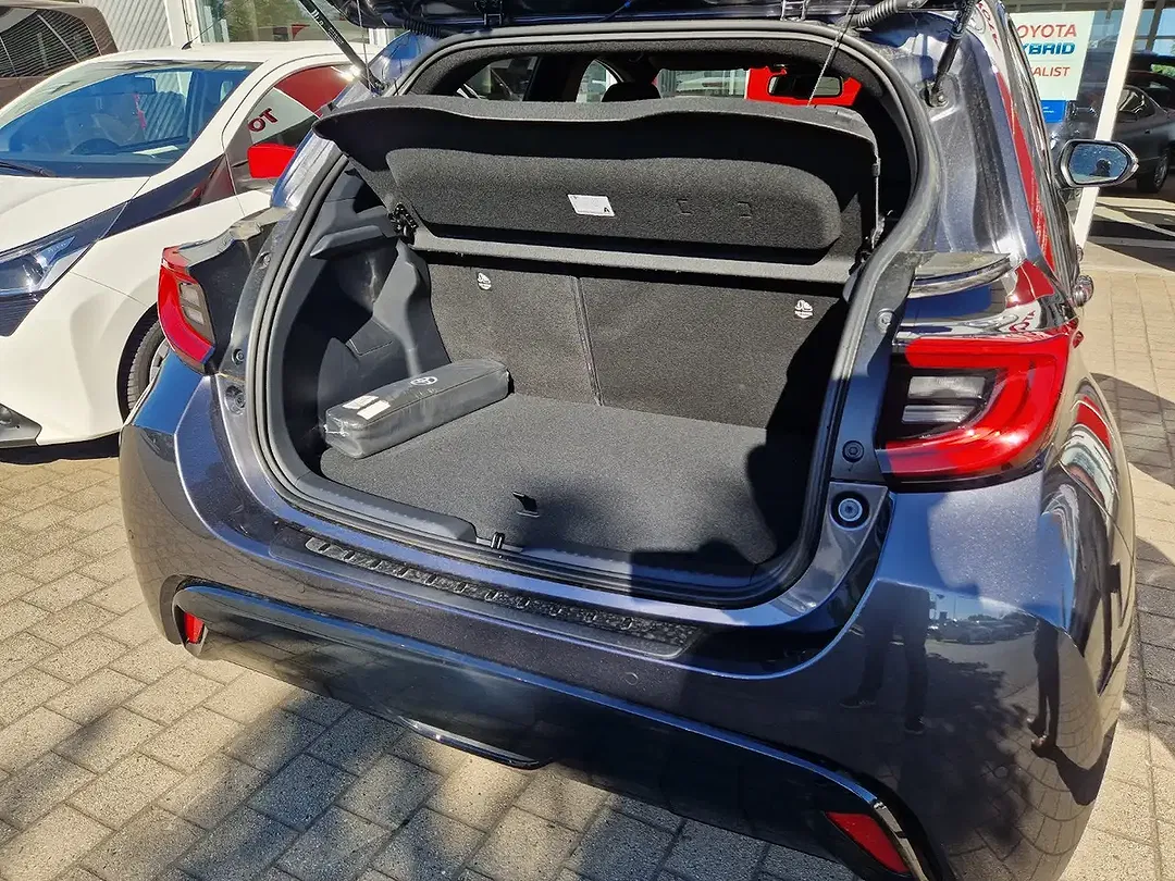 Toyota Yaris - Thumbnail 11
