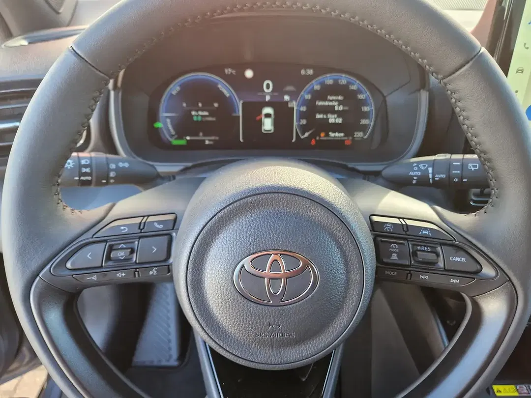 Toyota Yaris - Thumbnail 12