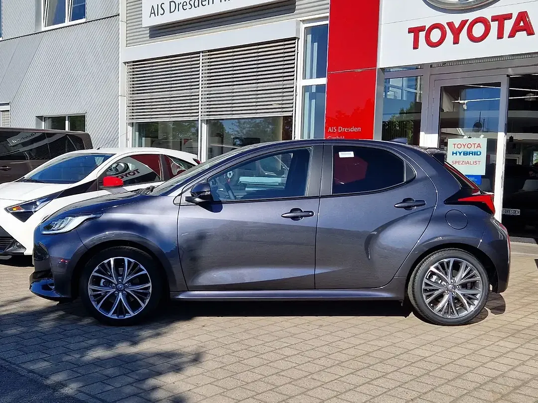 Toyota Yaris - Thumbnail 4