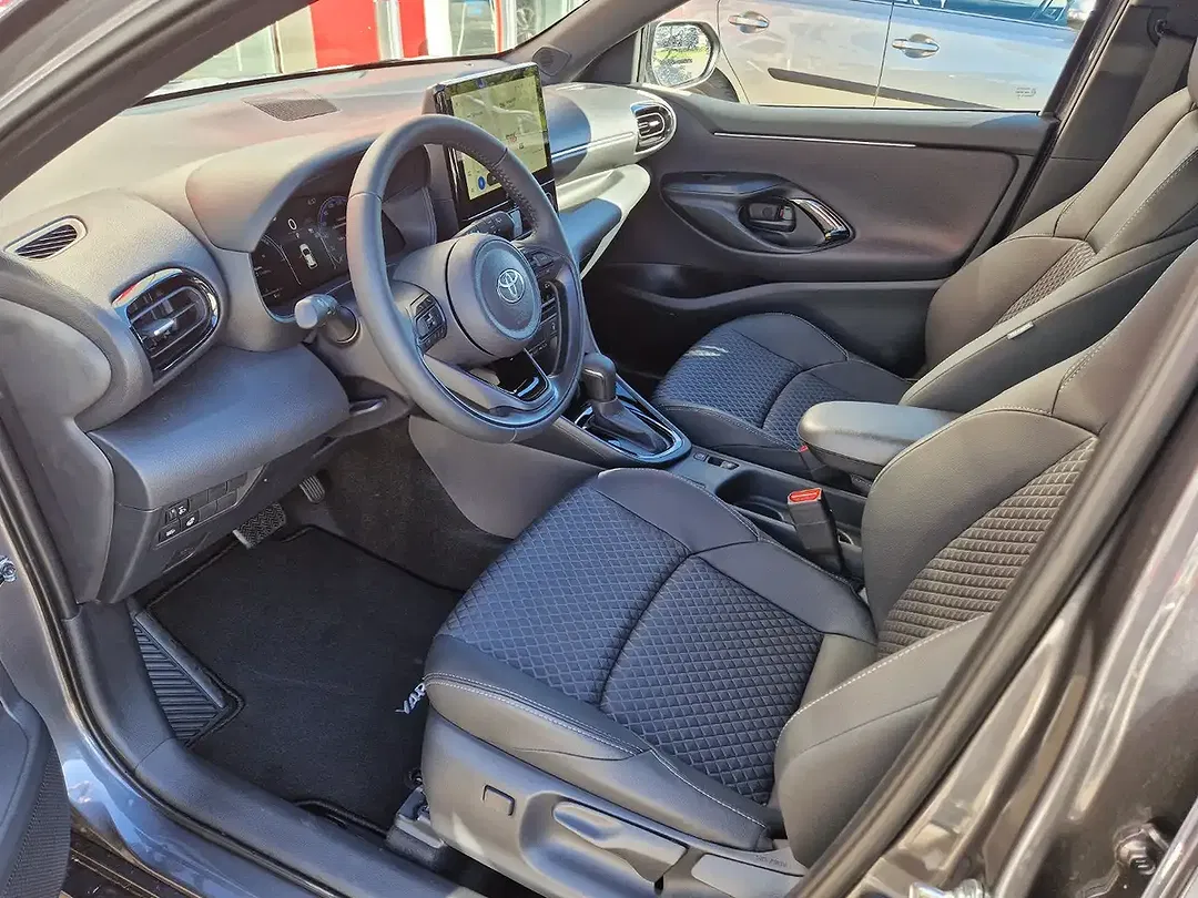 Toyota Yaris - Thumbnail 6