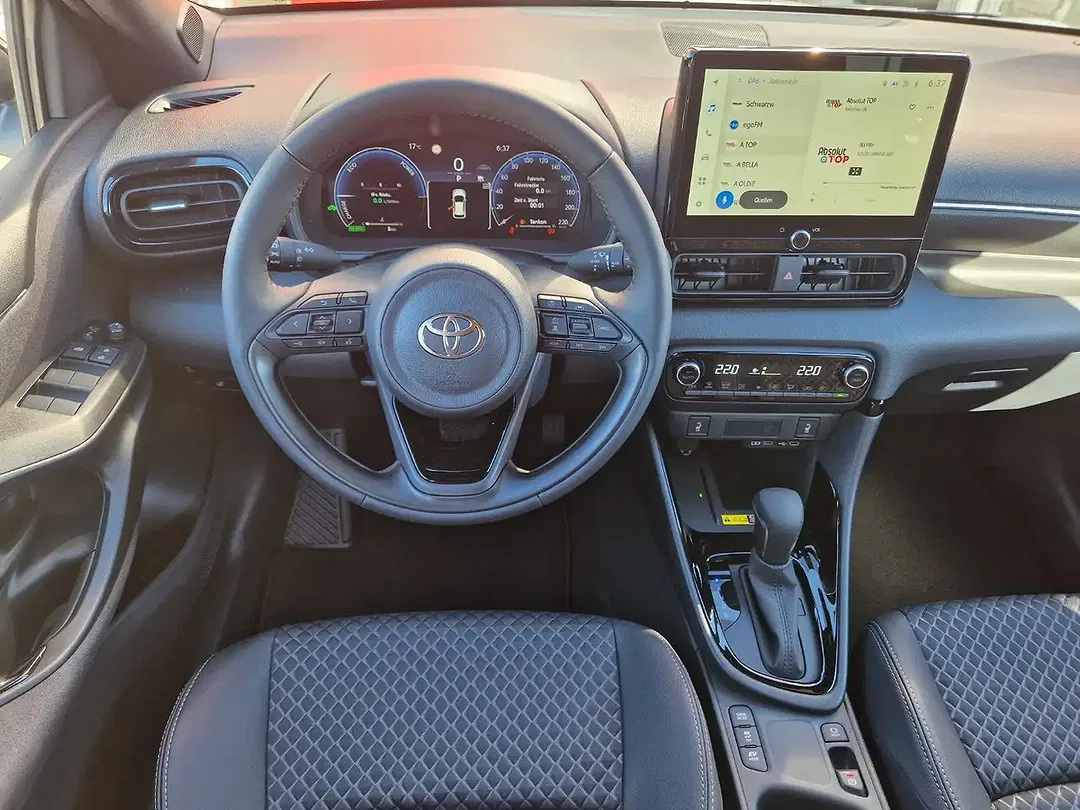 Toyota Yaris - Thumbnail 7