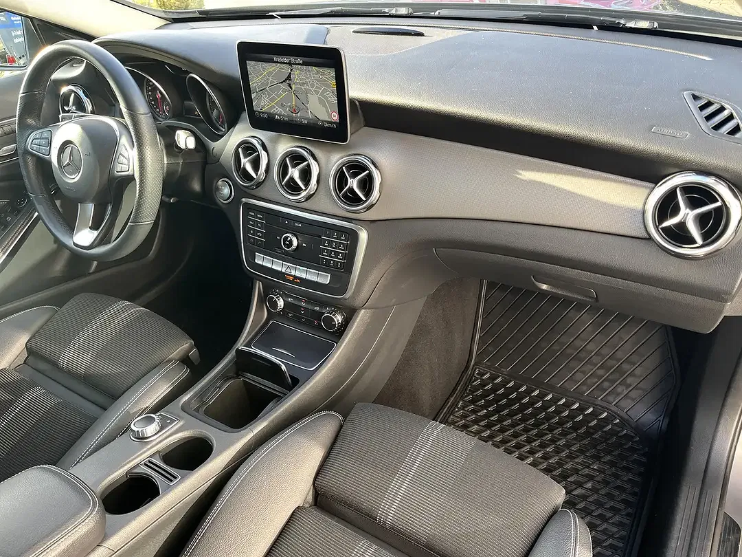 Mercedes-Benz GLA 180 - Thumbnail 6