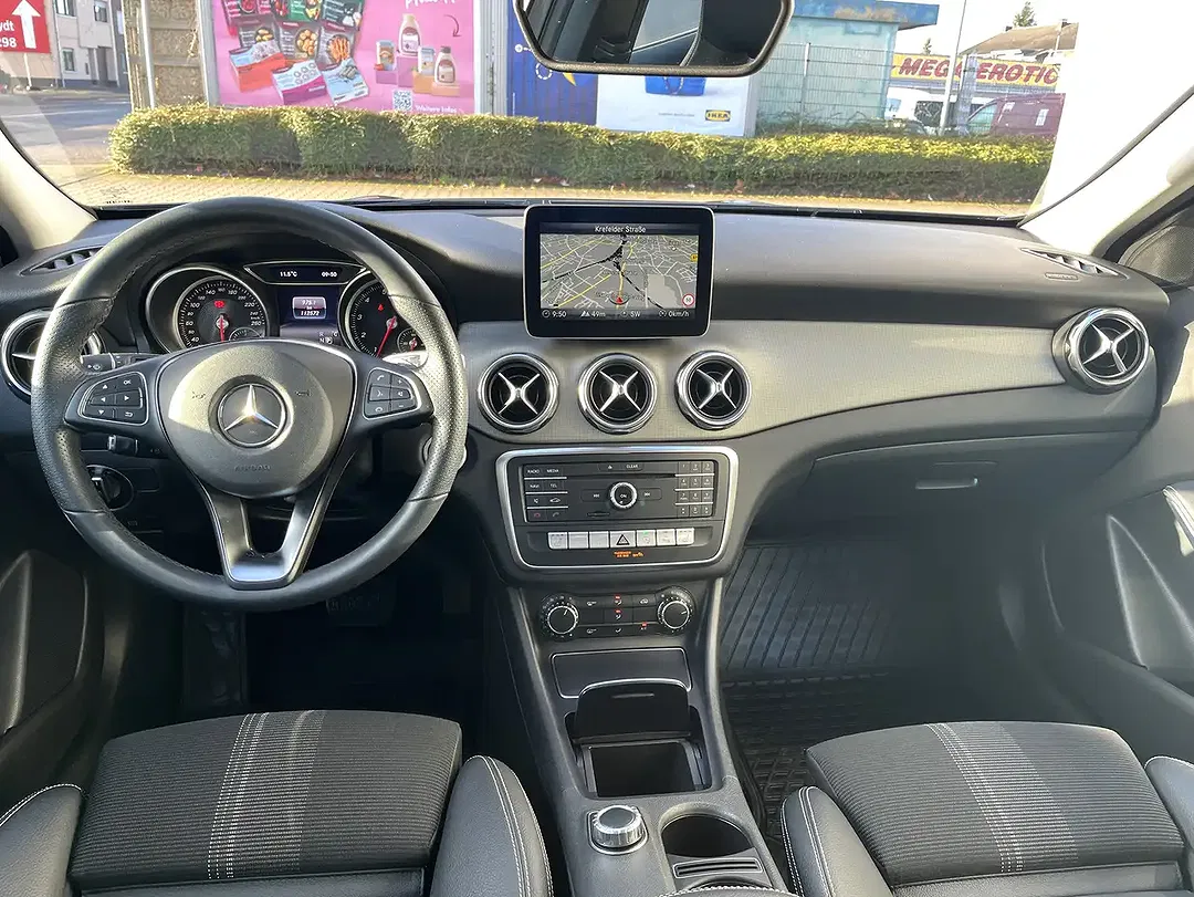 Mercedes-Benz GLA 180 - Thumbnail 8