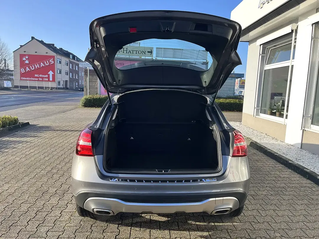 Mercedes-Benz GLA 180 - Thumbnail 9