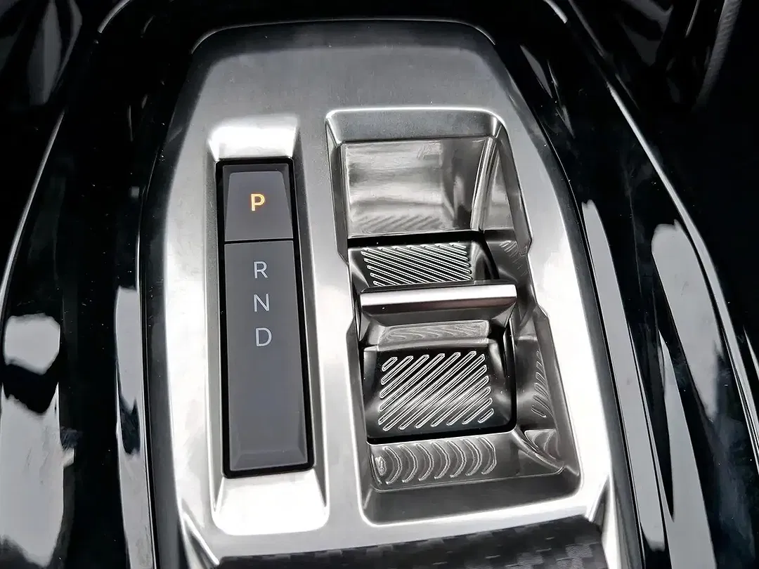 Peugeot 208 - Thumbnail 11