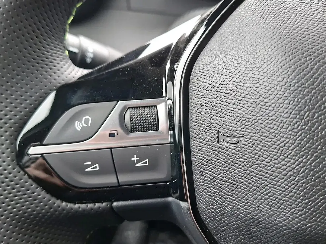 Peugeot 208 - Thumbnail 15