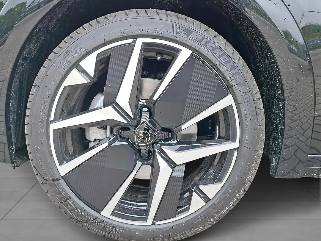 Peugeot 208 - Thumbnail 6