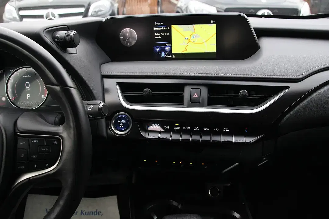 Lexus UX 250h - Thumbnail 13