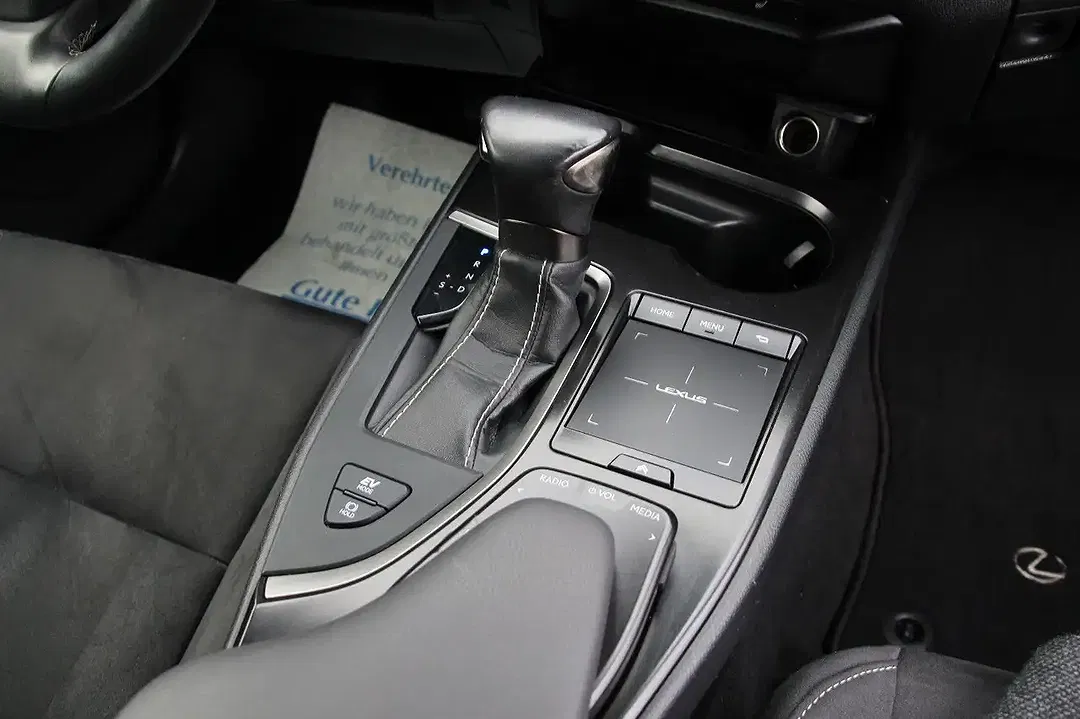 Lexus UX 250h - Thumbnail 15