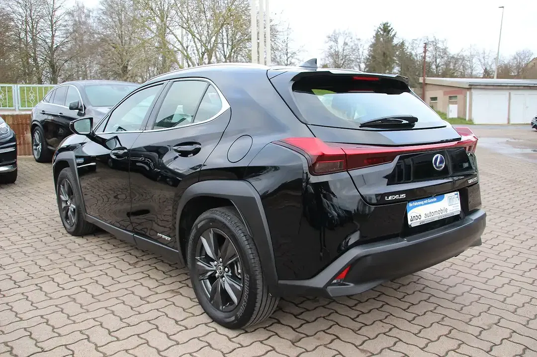 Lexus UX 250h - Thumbnail 4