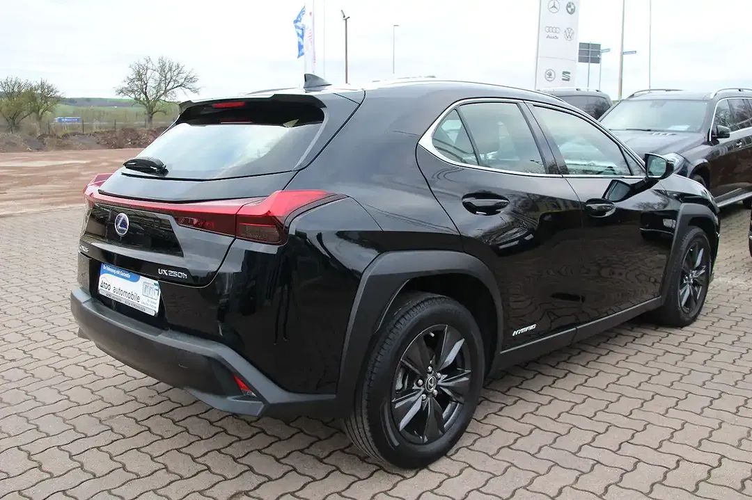 Lexus UX 250h - Thumbnail 5