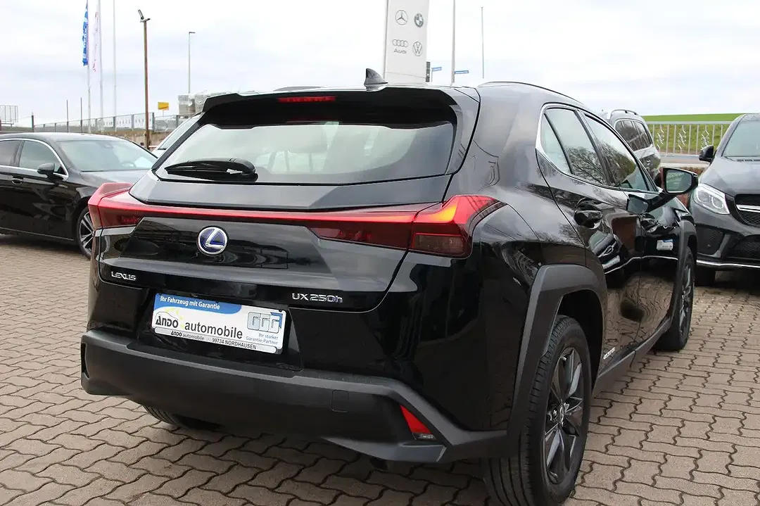 Lexus UX 250h - Thumbnail 6