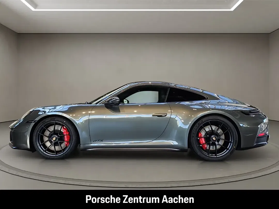 Porsche 992 - Thumbnail 2