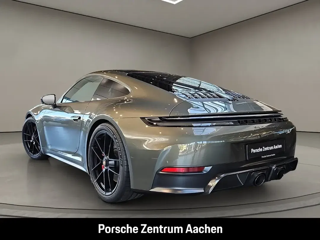 Porsche 992 - Thumbnail 3