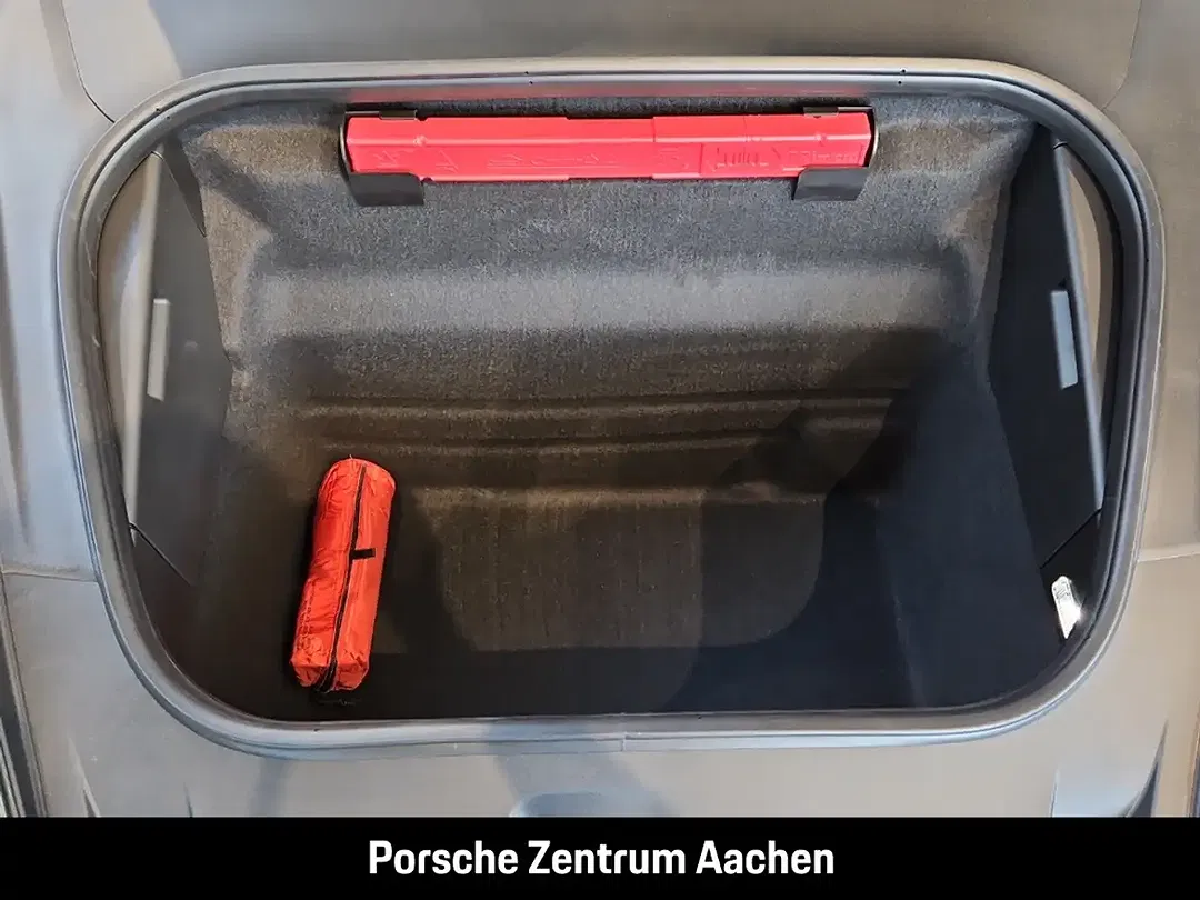 Porsche 992 - Thumbnail 9