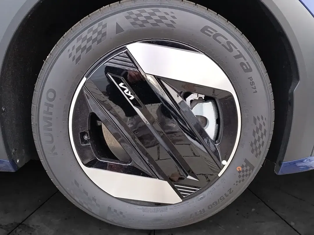 Kia EV4 - Thumbnail 5