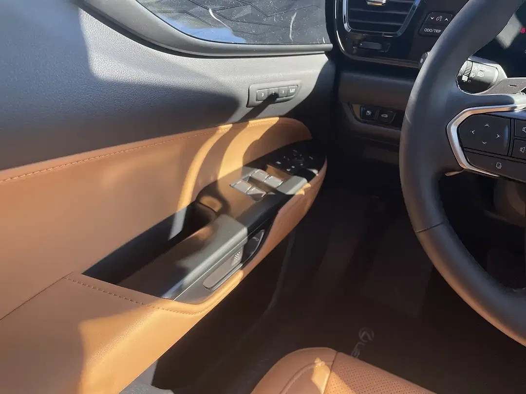 Lexus NX 450h+ - Thumbnail 11