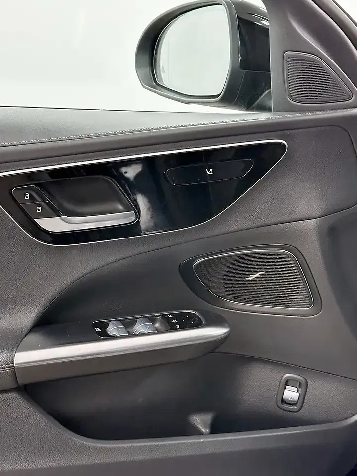 Mercedes-Benz C 300 - Thumbnail 10