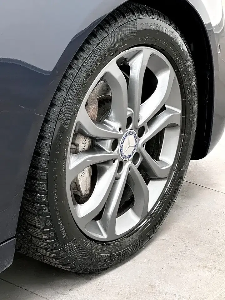 Mercedes-Benz C 300 - Thumbnail 13