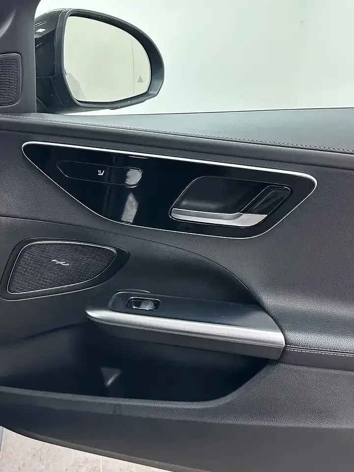 Mercedes-Benz C 300 - Thumbnail 15