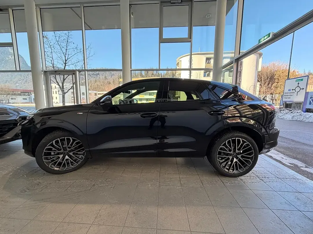 Audi Q3 - Thumbnail 3