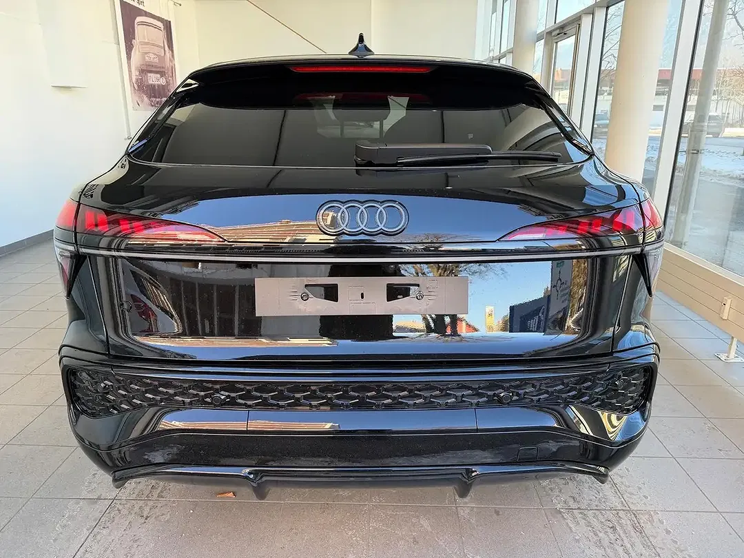 Audi Q3 - Thumbnail 5