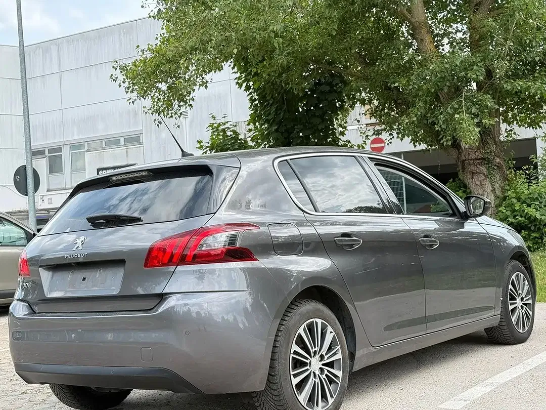 Peugeot 308 - Thumbnail 6