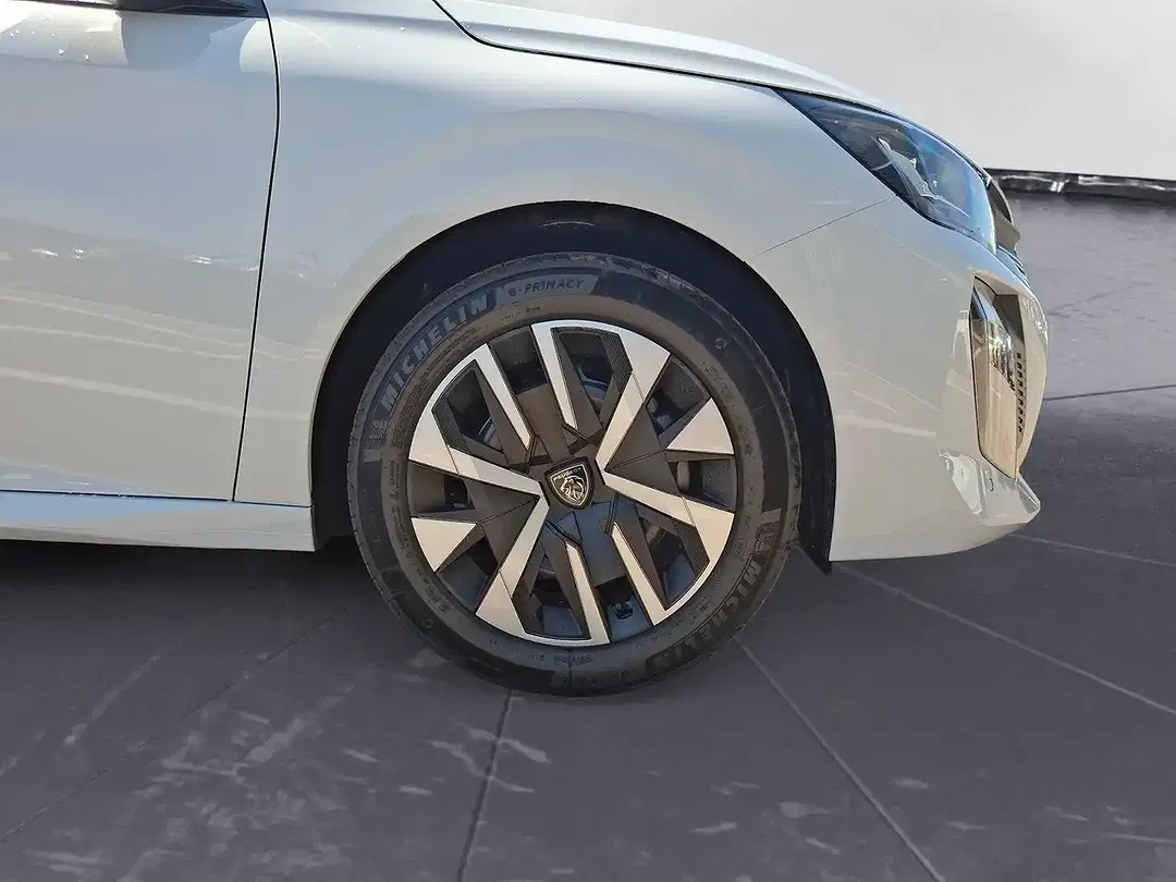 Peugeot 208 - Thumbnail 10