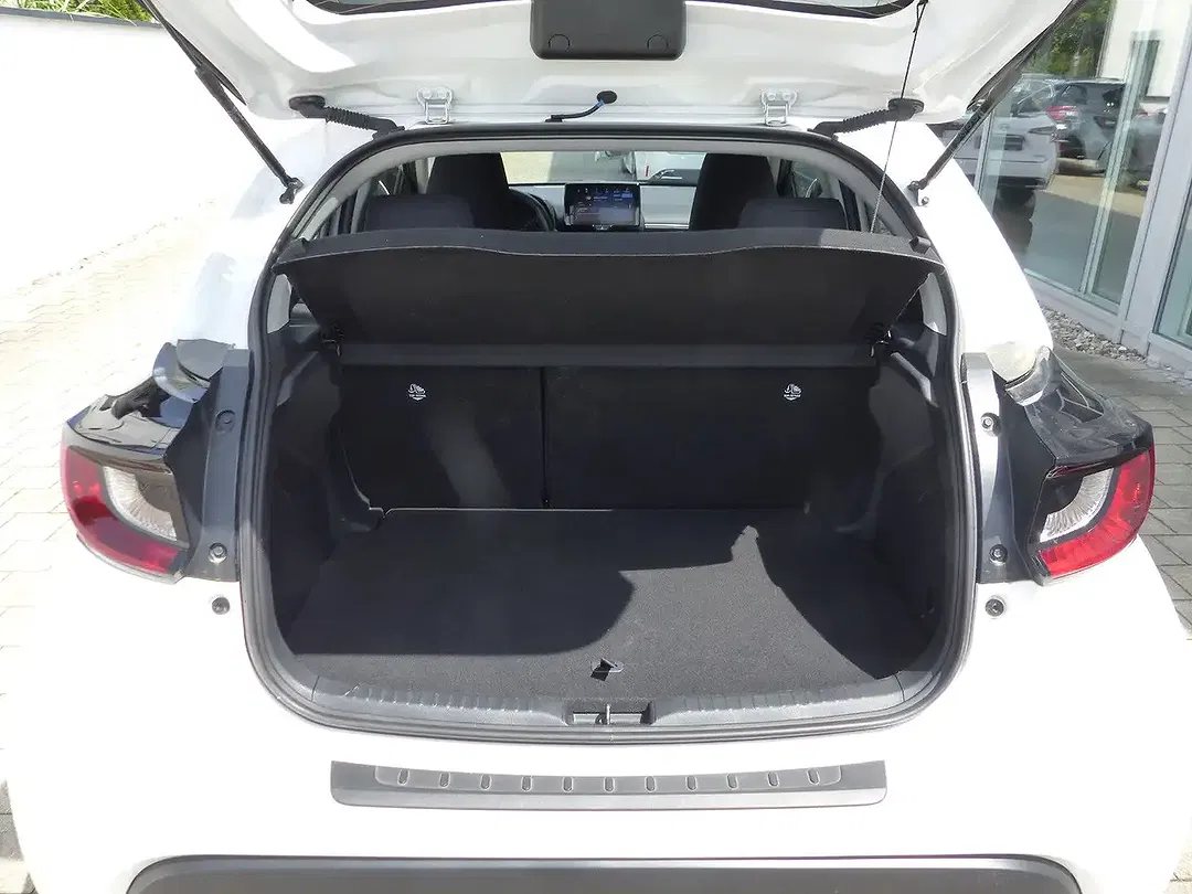 Toyota Yaris - Thumbnail 10