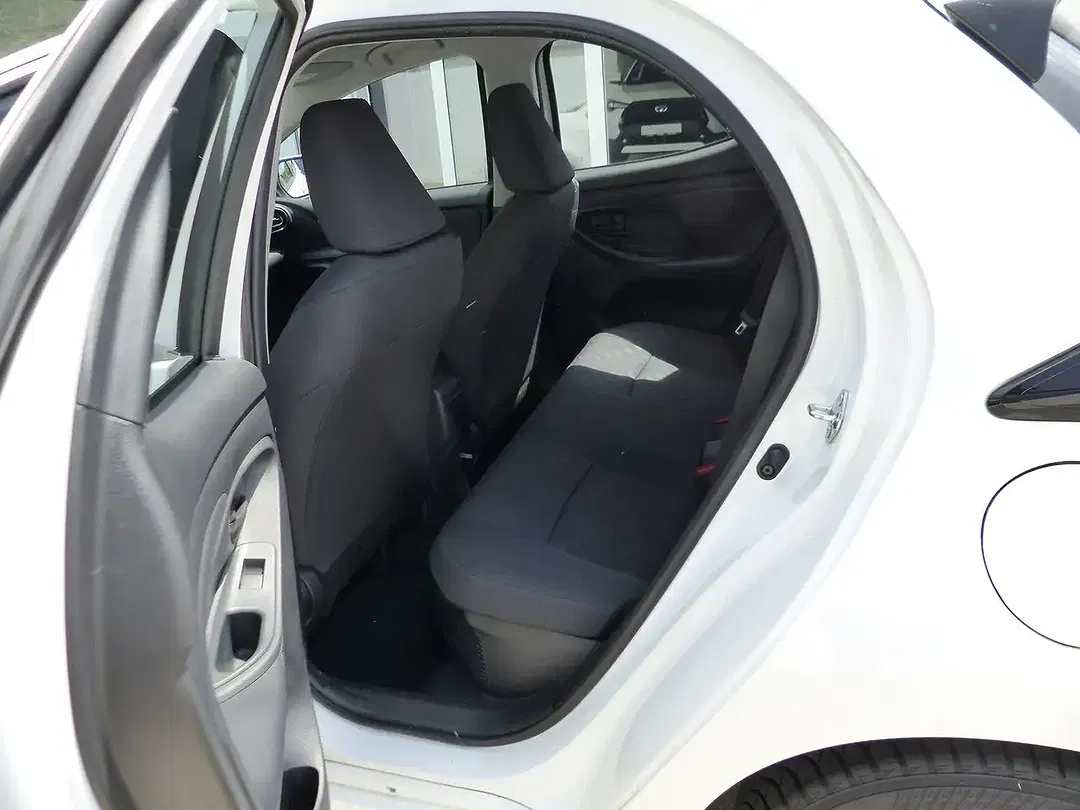 Toyota Yaris - Thumbnail 11