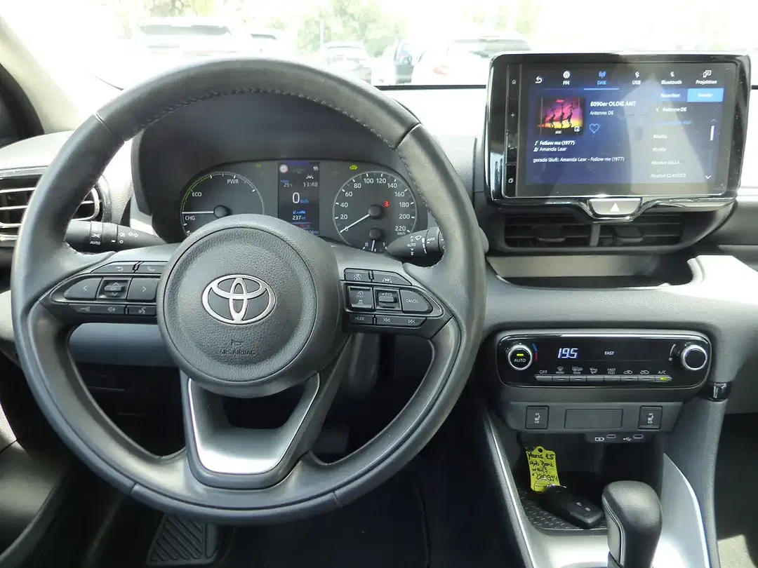 Toyota Yaris - Thumbnail 13