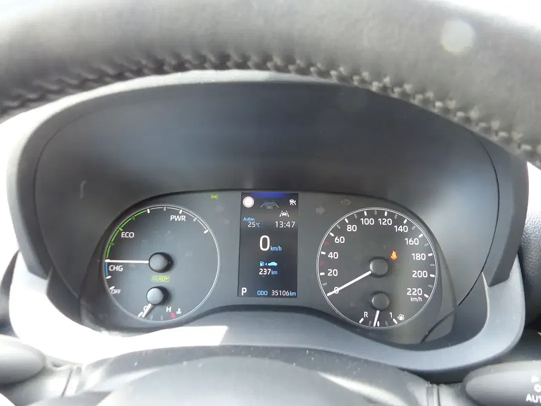 Toyota Yaris - Thumbnail 14