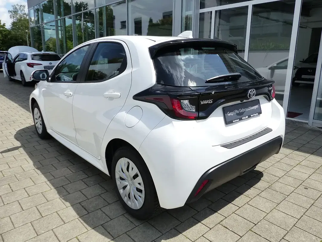Toyota Yaris - Thumbnail 2