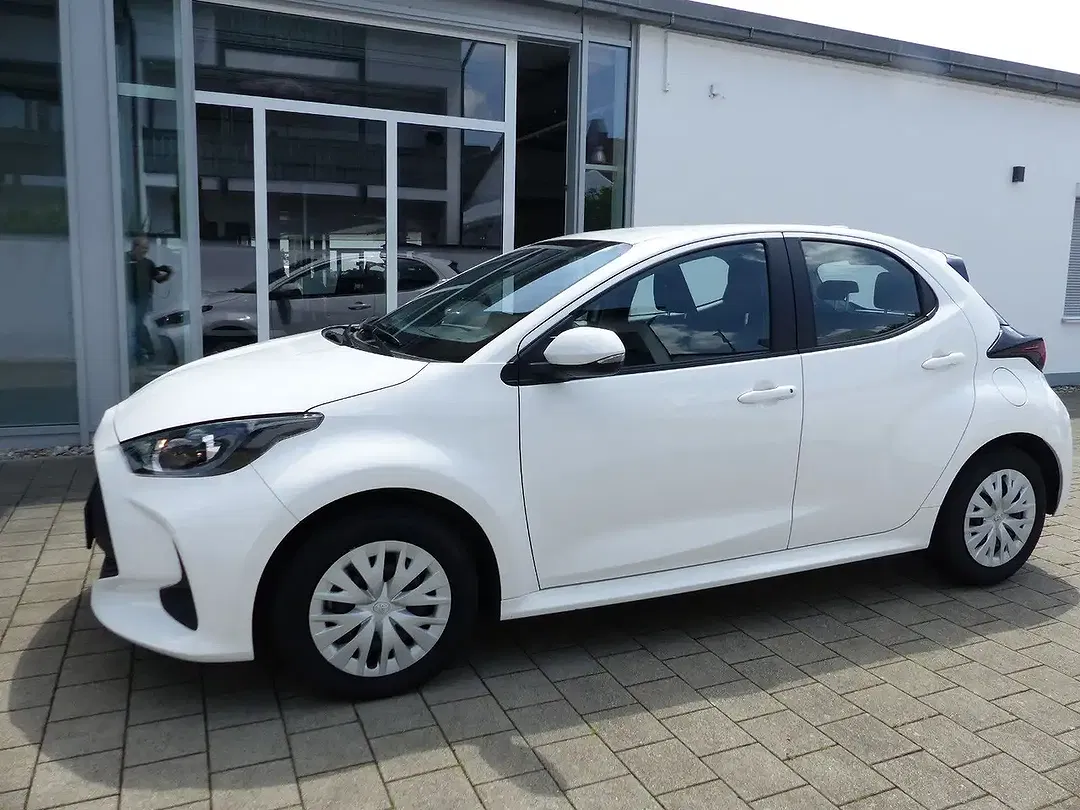 Toyota Yaris - Thumbnail 3