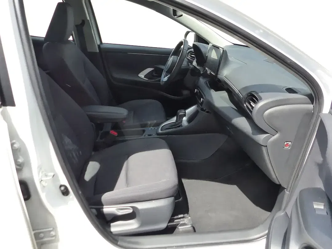 Toyota Yaris - Thumbnail 6