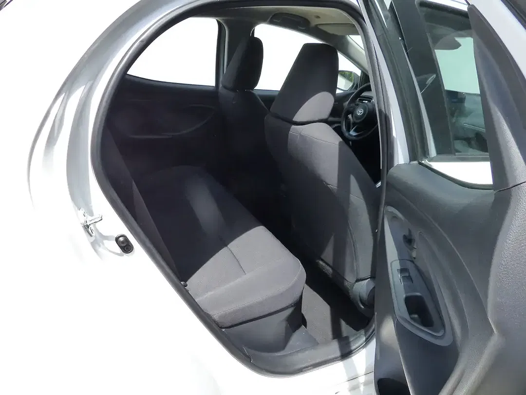 Toyota Yaris - Thumbnail 7
