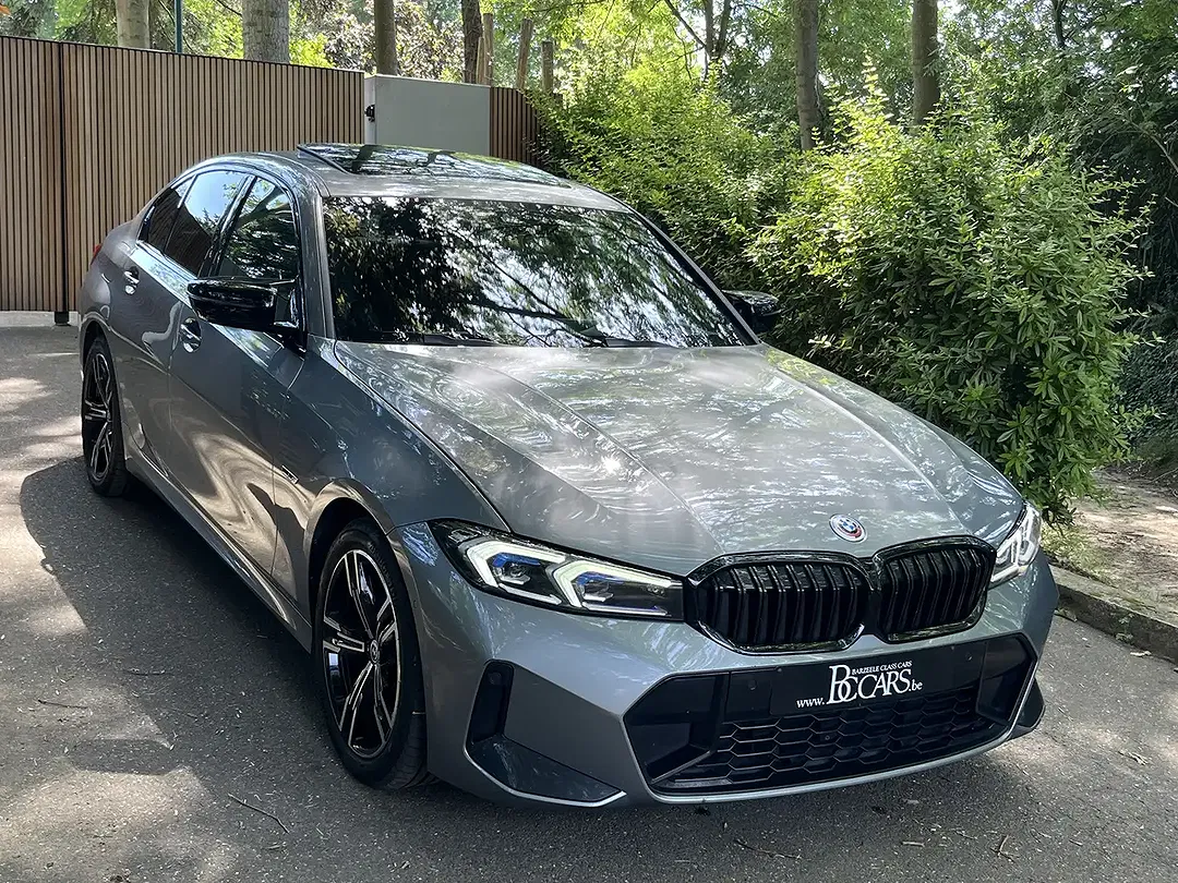 BMW 330 - Thumbnail 1