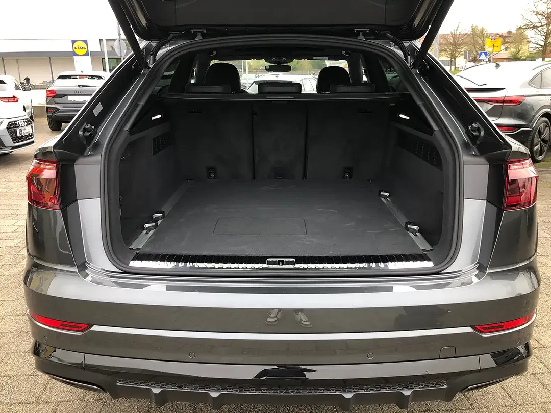 Audi Q8 - Thumbnail 11